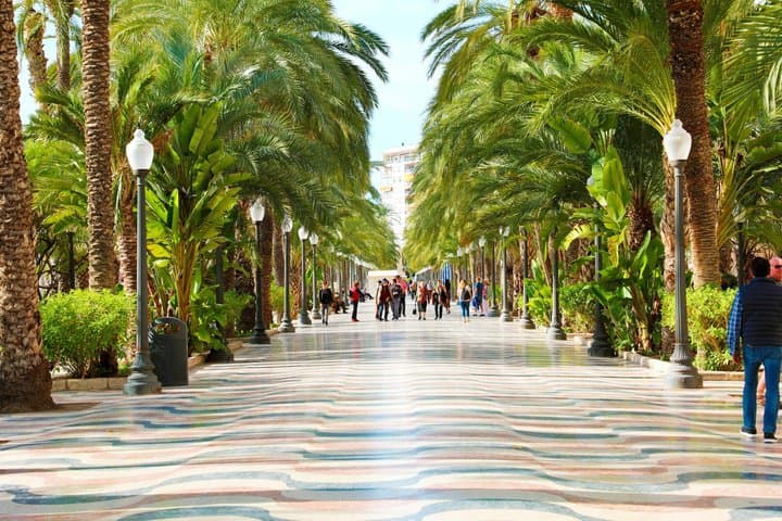 Alicante Walking Tour with Audio Guide on Your Smartphone