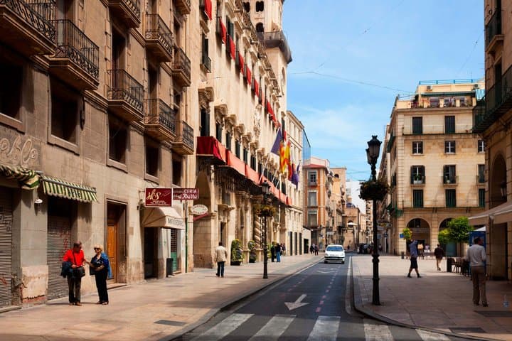 Alicante Walking Tour with Audio Guide on Your Smartphone