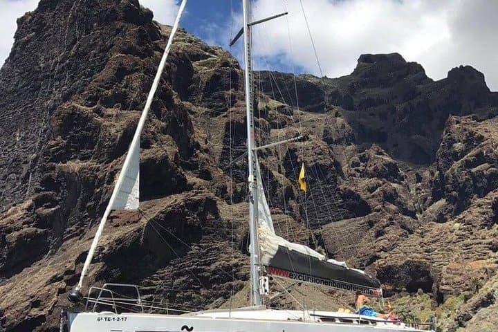 Small group sailing excursion 'Dreamer' with swimming