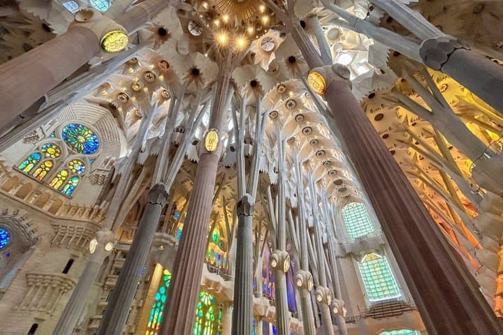 Sagrada Familia English Guided Tour & Optional Tower Access