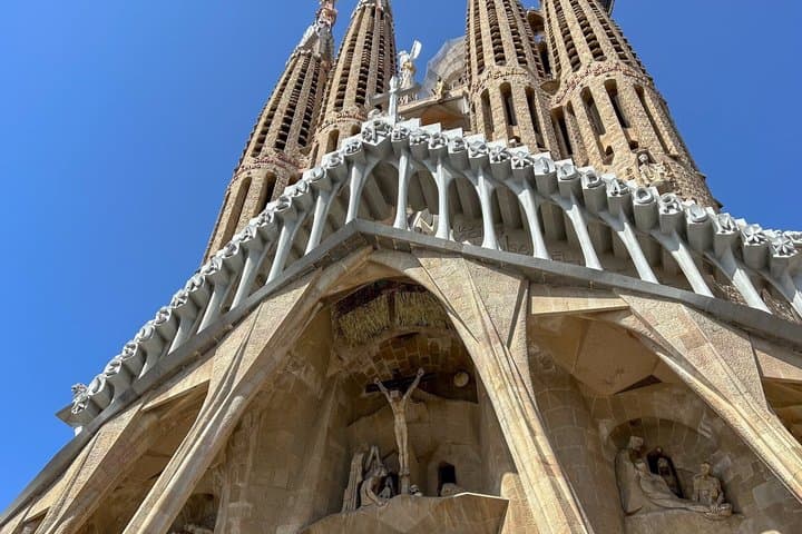 Sagrada Familia English Guided Tour & Optional Tower Access
