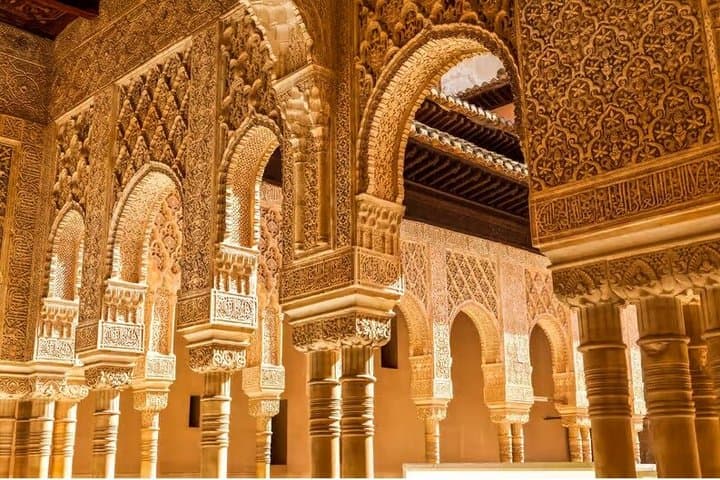 Alhambra And Nasrid Palace tickets Entry Assistance+Tourist Train
