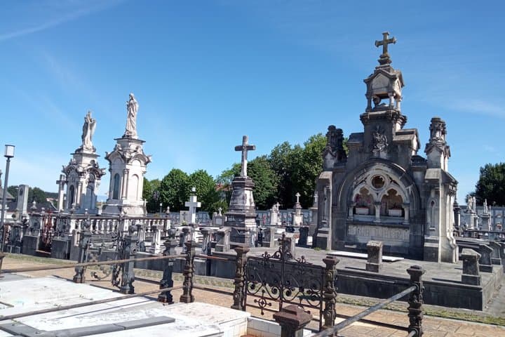 Guided Tour of the Cemetery of La Carriona in Aviles