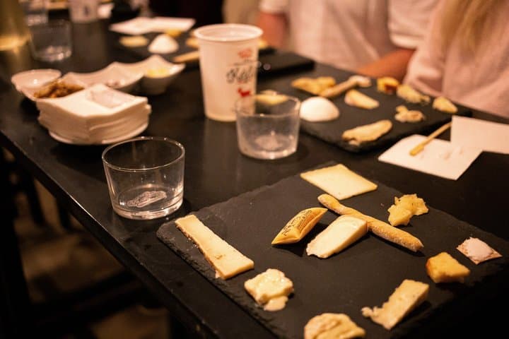 Cheese Factory Workshop with Wine Tasting in Requena, Valencia