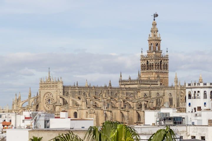 Tour Environments of the Royal Alcazar and Cathedral of Seville and Jewish