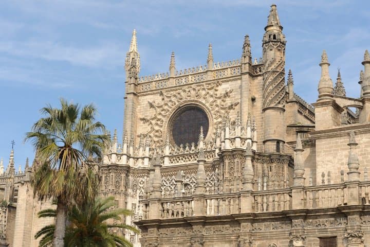 Tour Environments of the Royal Alcazar and Cathedral of Seville and Jewish