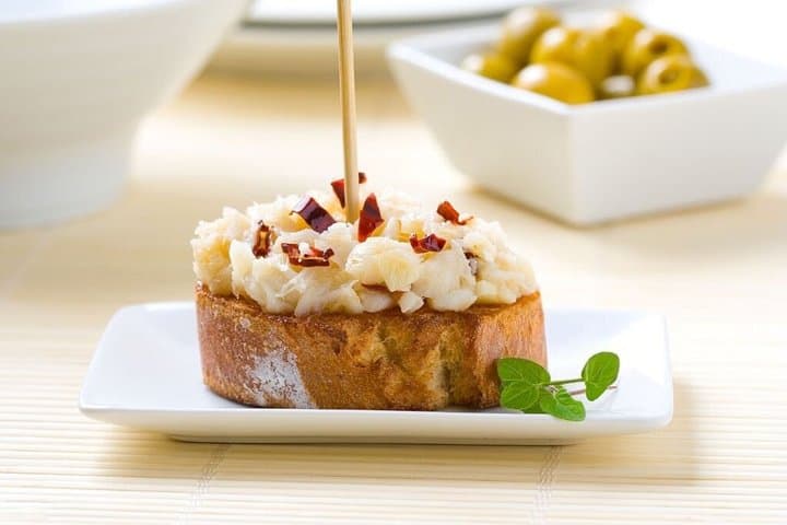 Private deluxe pintxos tour with Spanish Wines in San Sebastian