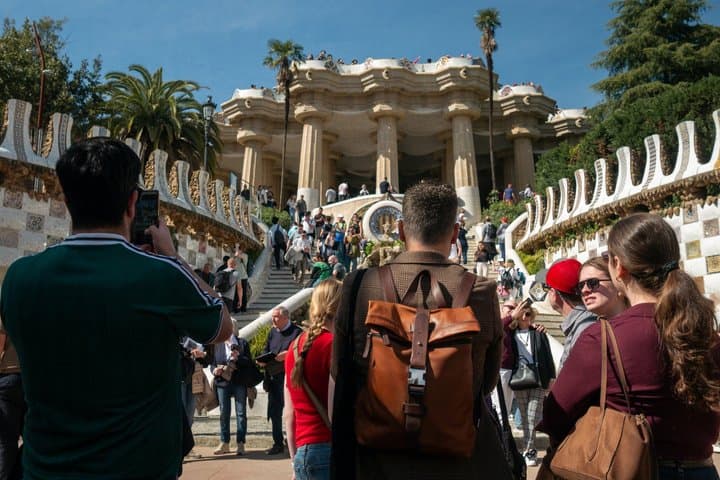 Barcelona in 1 Day: Sagrada Familia,Park Guell, La Pedrera, Tapas