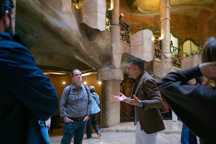 Barcelona in 1 Day: Sagrada Familia,Park Guell, La Pedrera, Tapas