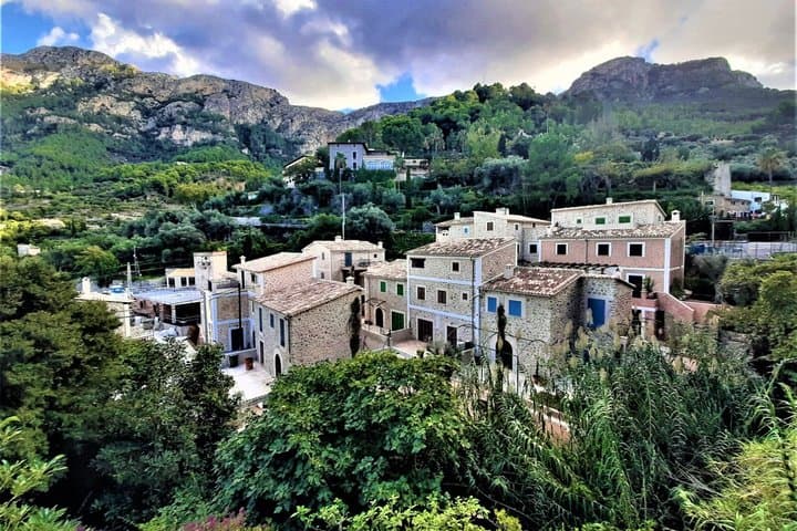 VIP TOUR Mountains to Sea: Valldemossa, Deià & Puerto Sóller