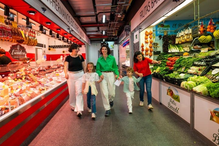 Madrid Food Tour in a Neighborhood Market with Churros