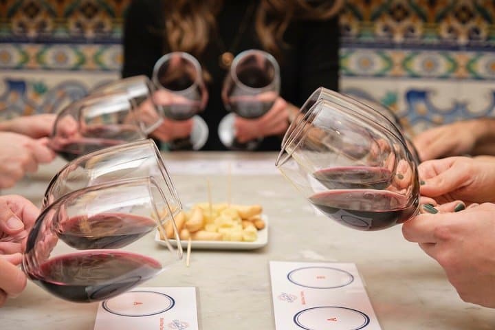 Malasaña Small Group Tapas Tour with Wine Tasting