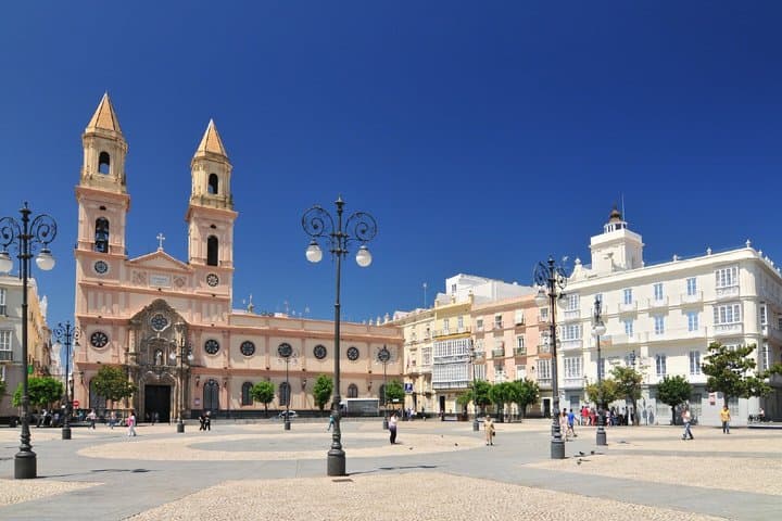 Cadiz Audio guided walking tour 2h30 and 25 audio comments