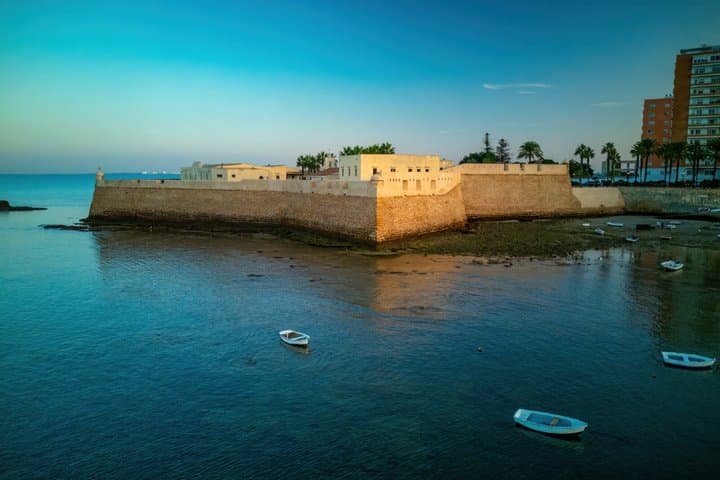 Cadiz Audio guided walking tour 2h30 and 25 audio comments