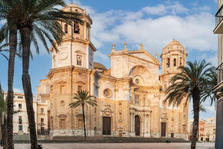 Cadiz Audio guided walking tour 2h30 and 25 audio comments