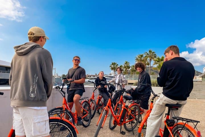 Malaga Highlights Guided Bike or E-Bike Tour with Local Guide