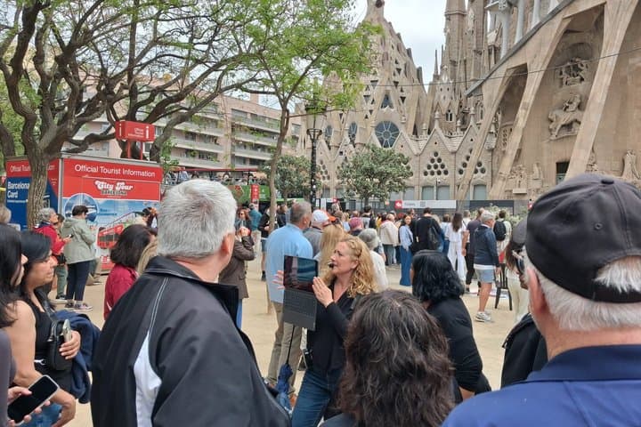 Sagrada Familia Tour: Gaudí’s Secrets (Exterior) 2026