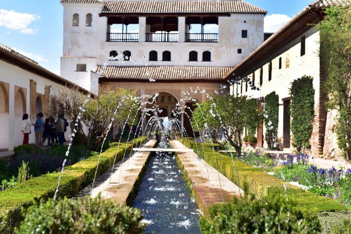 Generalife, Gardens and Alcazaba : guided tour with tickets
