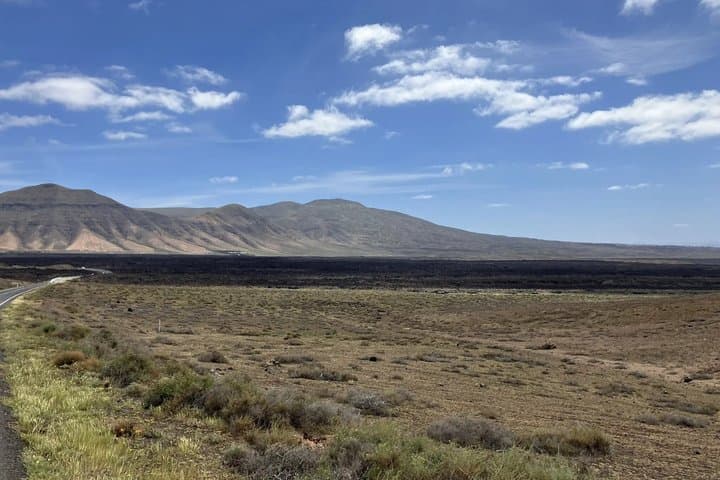 E-Road Bike Tour Lanzarote in El Golfo Green Lagoon