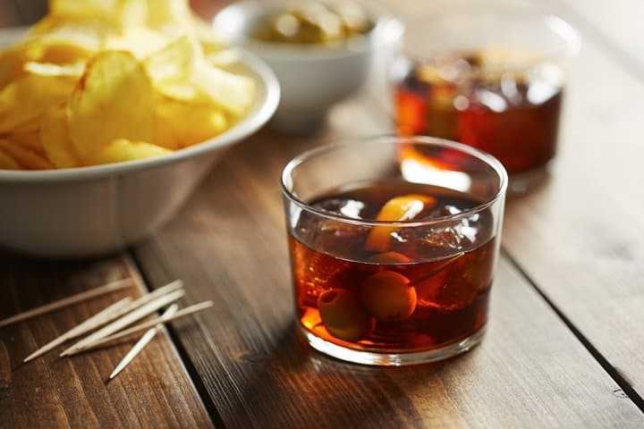 Barcelona : Local Walking Tour of Grace with vermouth included