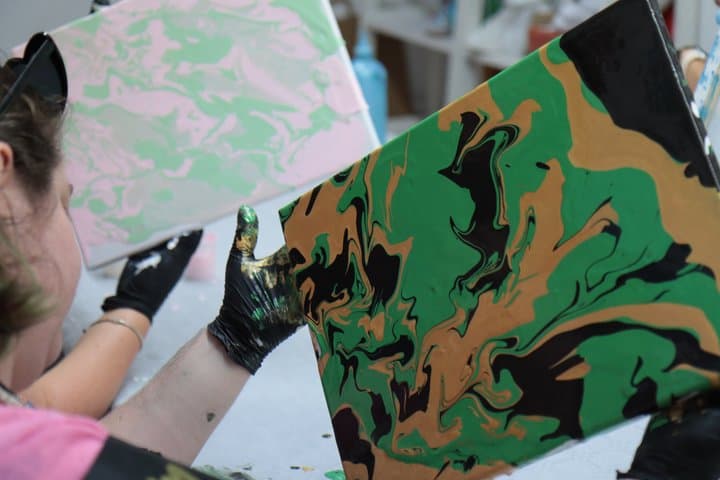 Alicante: Fluid Art-Therapy Workshop & Wine