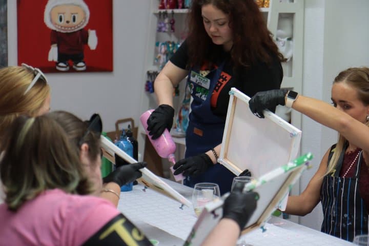 Alicante: Fluid Art-Therapy Workshop & Wine