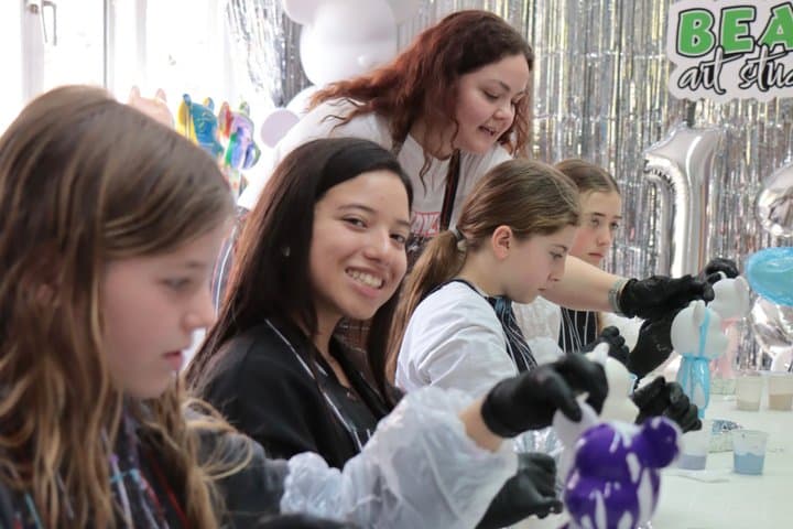 Fluid Art Workshop – Create Your Own Art Alicante Bear Art Studio