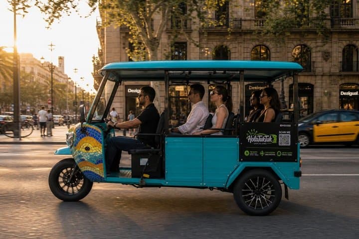 Barcelona Electric Tuk Tuk Private Tour with View