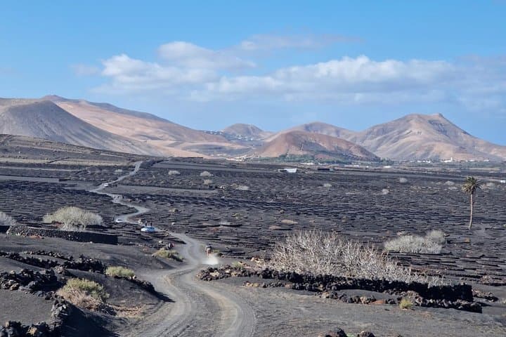 E MTB Tour Volcanic Views and Playa Quemada Coast