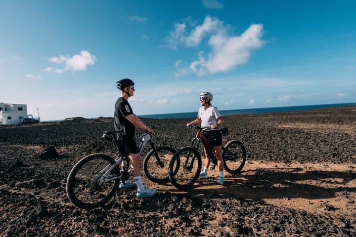 E MTB Tour Volcanic Views and Playa Quemada Coast