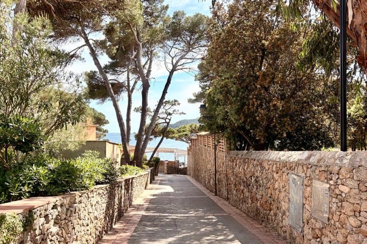 Girona and Costa Brava Coves Walking Tour