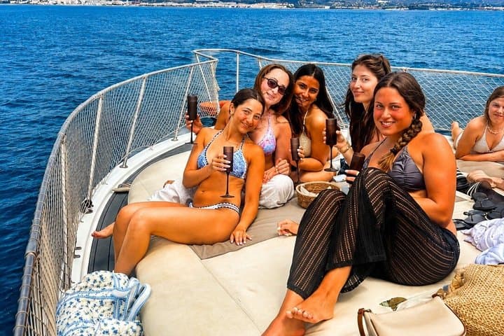Private Dolphin Search Yacht Experience - Cava & Snacks