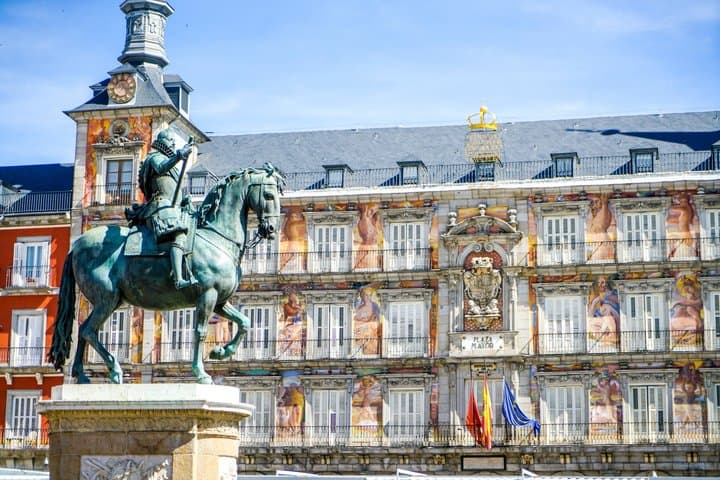 Cultural Walking Tour of Madrid: Discover Iconic Landmarks