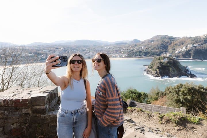 San Sebastian Surf Lesson & Pintxos Food Tour