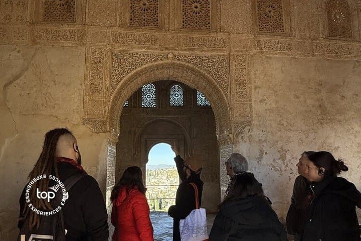 Alhambra Top Experience Premium Guided Tour in Granada