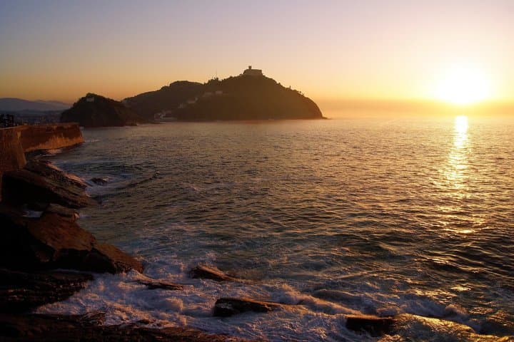 San Sebastián Sunset and Old Town Private Tour