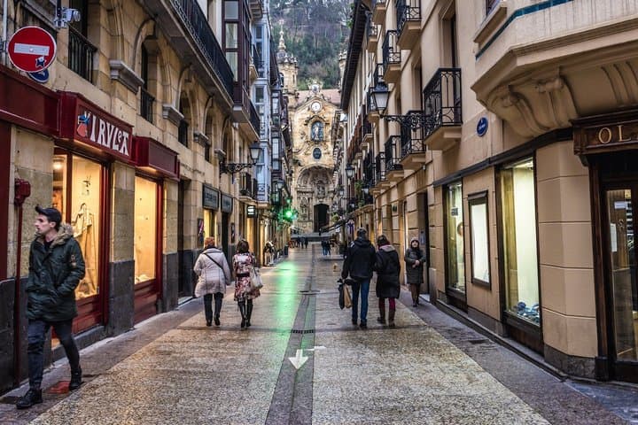San Sebastián Sunset and Old Town Private Tour