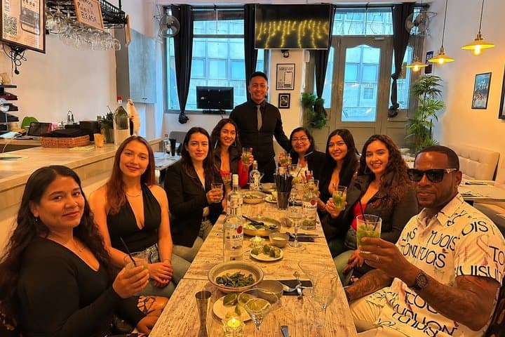 Barcelona Cocktail Class and Night Experience