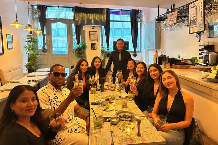 Barcelona Cocktail Class and Night Experience