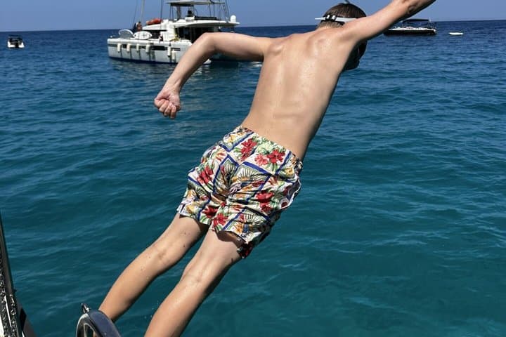 Mallorca Small Group Boat Cruise to Sea Caves and Snorkeling