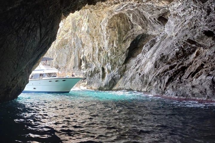 Mallorca Small Group Boat Cruise to Sea Caves and Snorkeling