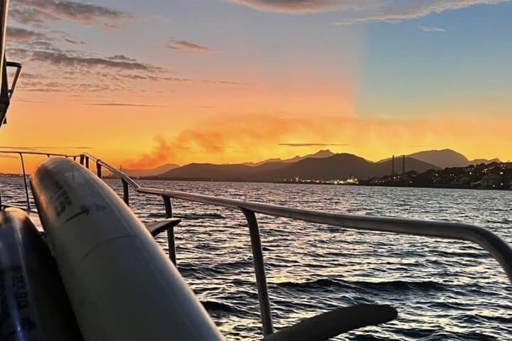 Mallorca Small Group Sunset Boat Cruise with Tapas and Drinks