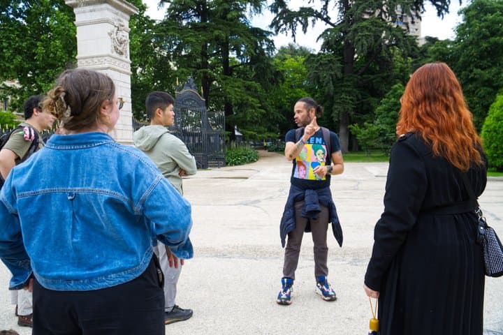 Madrid: Retiro park Secrets, Legends & Palaces Small Group Tour