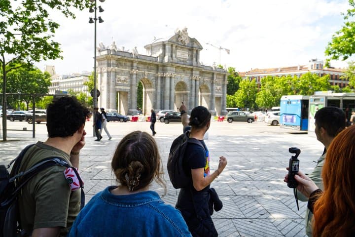 Madrid: Retiro park Secrets, Legends & Palaces Small Group Tour
