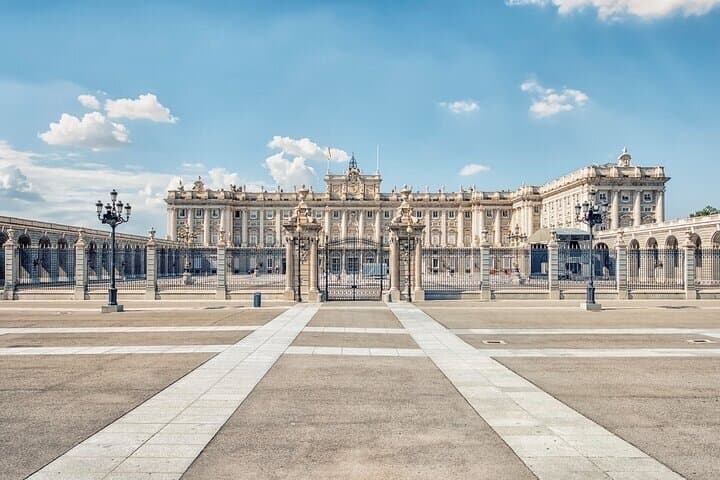 Madrid Royal Walking Tour: Palaces & Historic Plazas