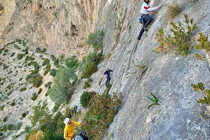 Rock climbing trip on top rope Black Plates