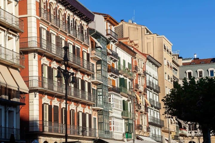 Hello Pamplona: Private 2-Hour Intro City Walk with Local Guide