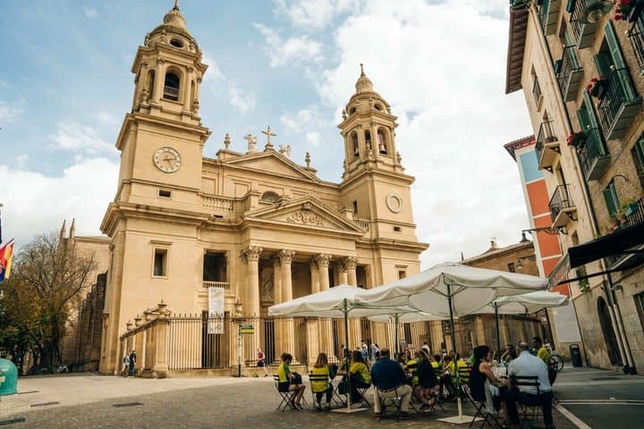 Hello Pamplona: Private 2-Hour Intro City Walk with Local Guide