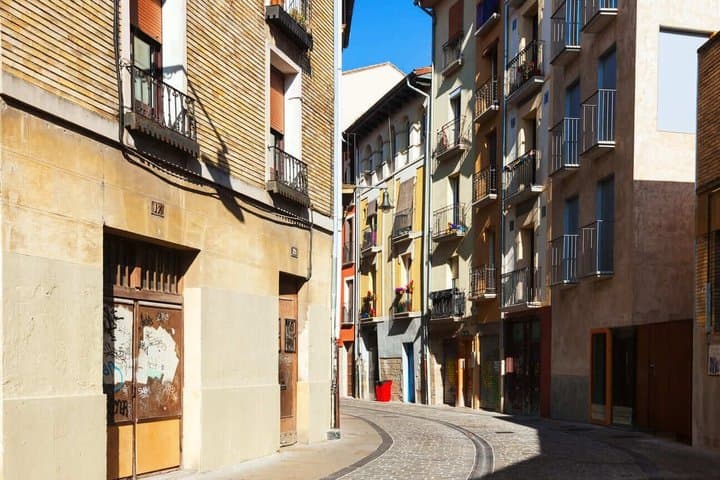 Hello Pamplona: Private 2-Hour Intro City Walk with Local Guide
