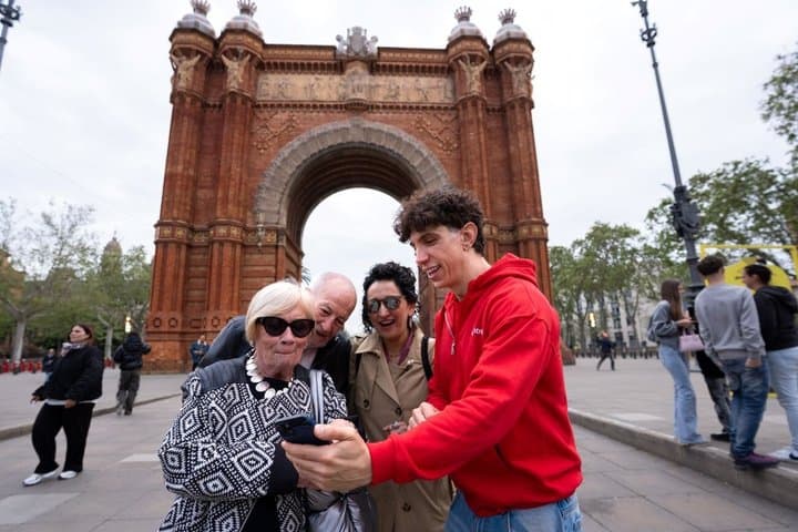 Uncommon Barcelona: Hidden Gems, Tapas & Sagrada Views